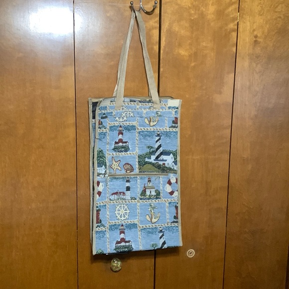 COASTAL THEMED TRAVEL BAG WITH WHEELS - Picture 1 of 11